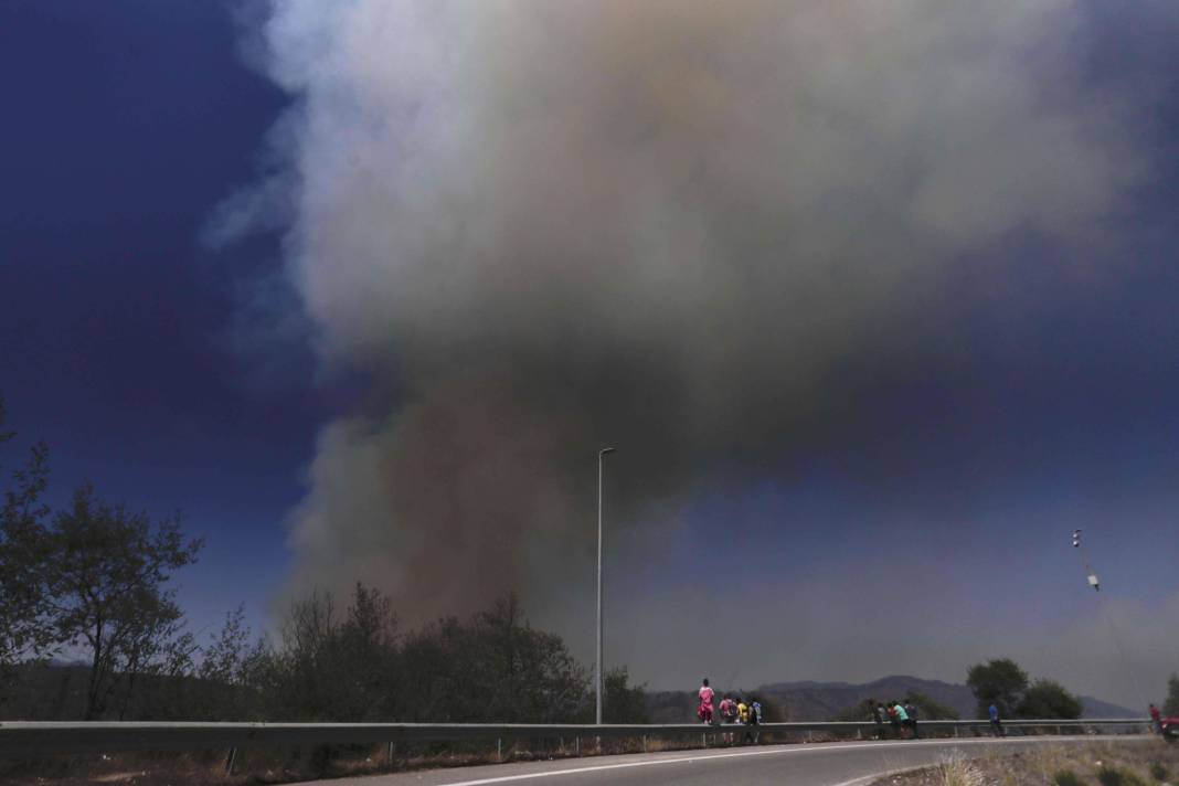 OHAL ilan edilmişti: Şili’deki orman yangınlarında can kaybı 19’a yükseldi! 3