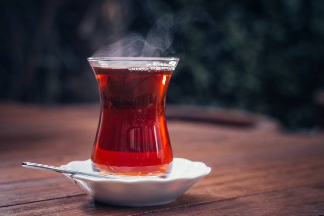 Yemekten sonra çay içenlere kötü haber! Çay tiryakileri üzülecek: Canan Karatay üstüne basa basa uyardı! Çayın zararları neler? 7