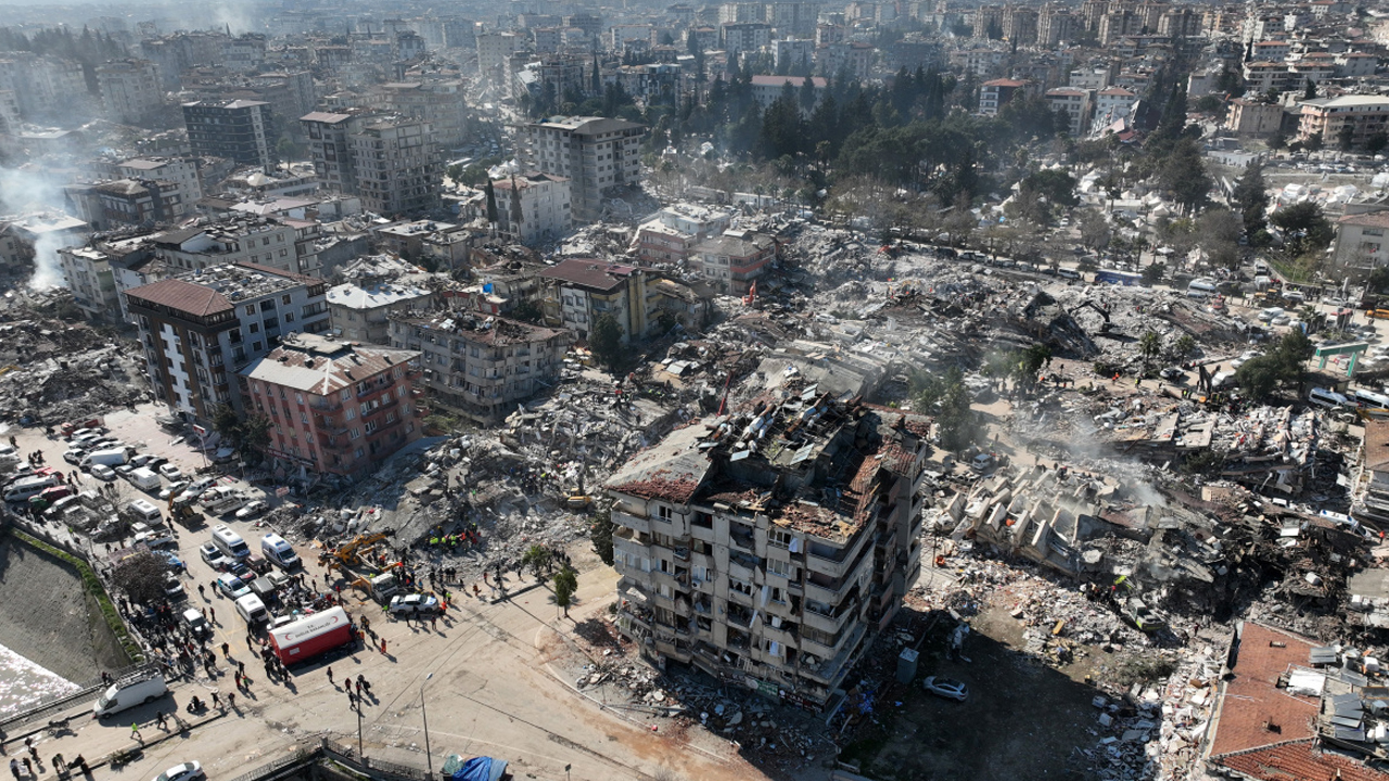 "Hatay'da yıkılan binalara ikametgah verilecek" iddialarına yalanlama: Manipülasyon yapıldı