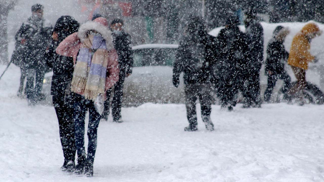 Bu kez Bakan Özhaseki uyardı: 4 şehirde kar, buzlanma, çığ olaylarına karşı dikkat!