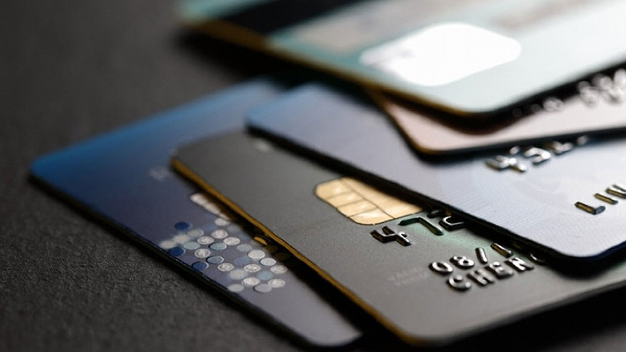 Kredi kartı olanlar dikkat! Sizin de başınıza gelebilir! 49 kez kredi çekip, 300 farklı hesaba gönderdiler