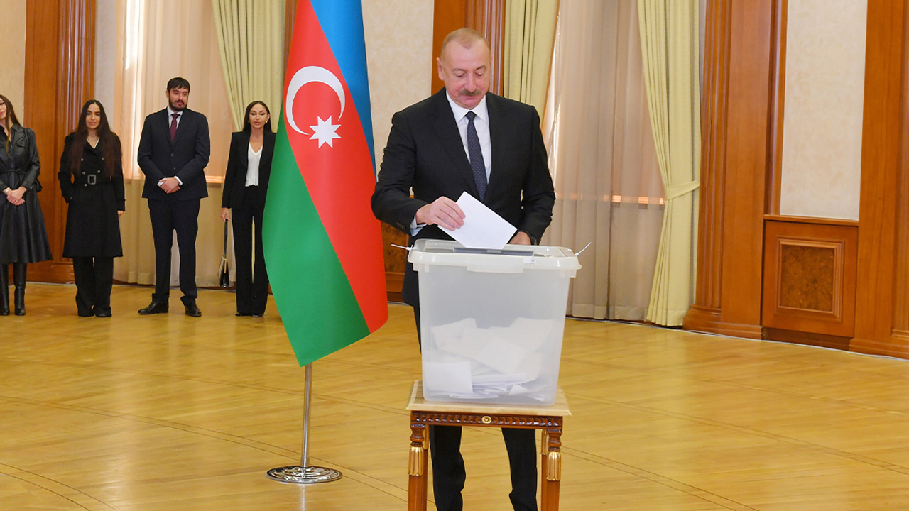 Azerbaycan cumhurbaşkanını seçti: 92,10’la yeniden Aliyev dedi