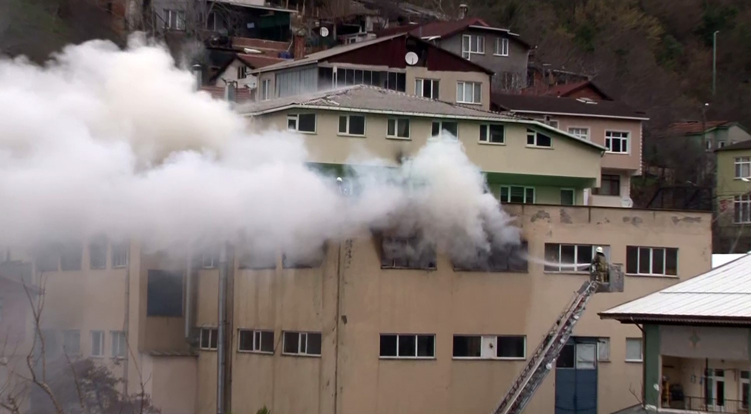 Beykoz'da kibrit üretim atölyesinde yangın çıktı!