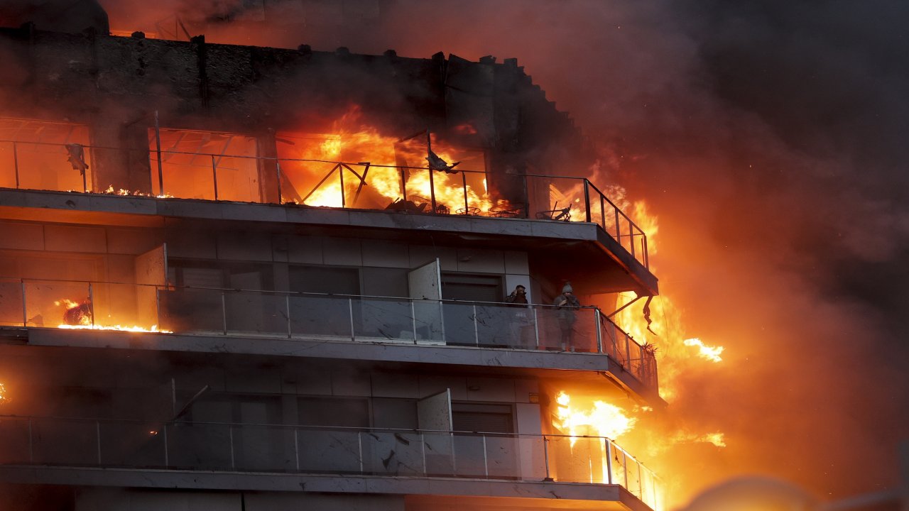Korkunç yangında 4 kişi hayatını kaybetti