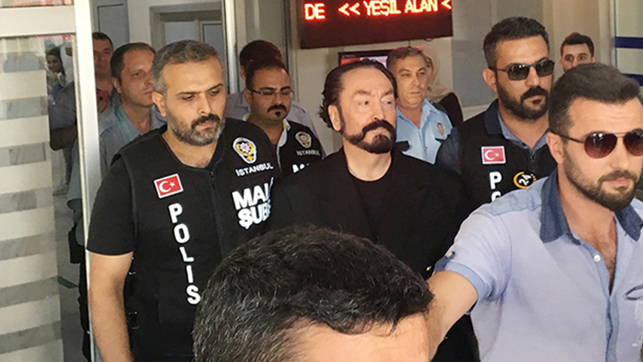 Çok sayıda kadın avukatla görüştüğü söylenmişti: Adnan Oktar’ın cezaevi değiştirildi