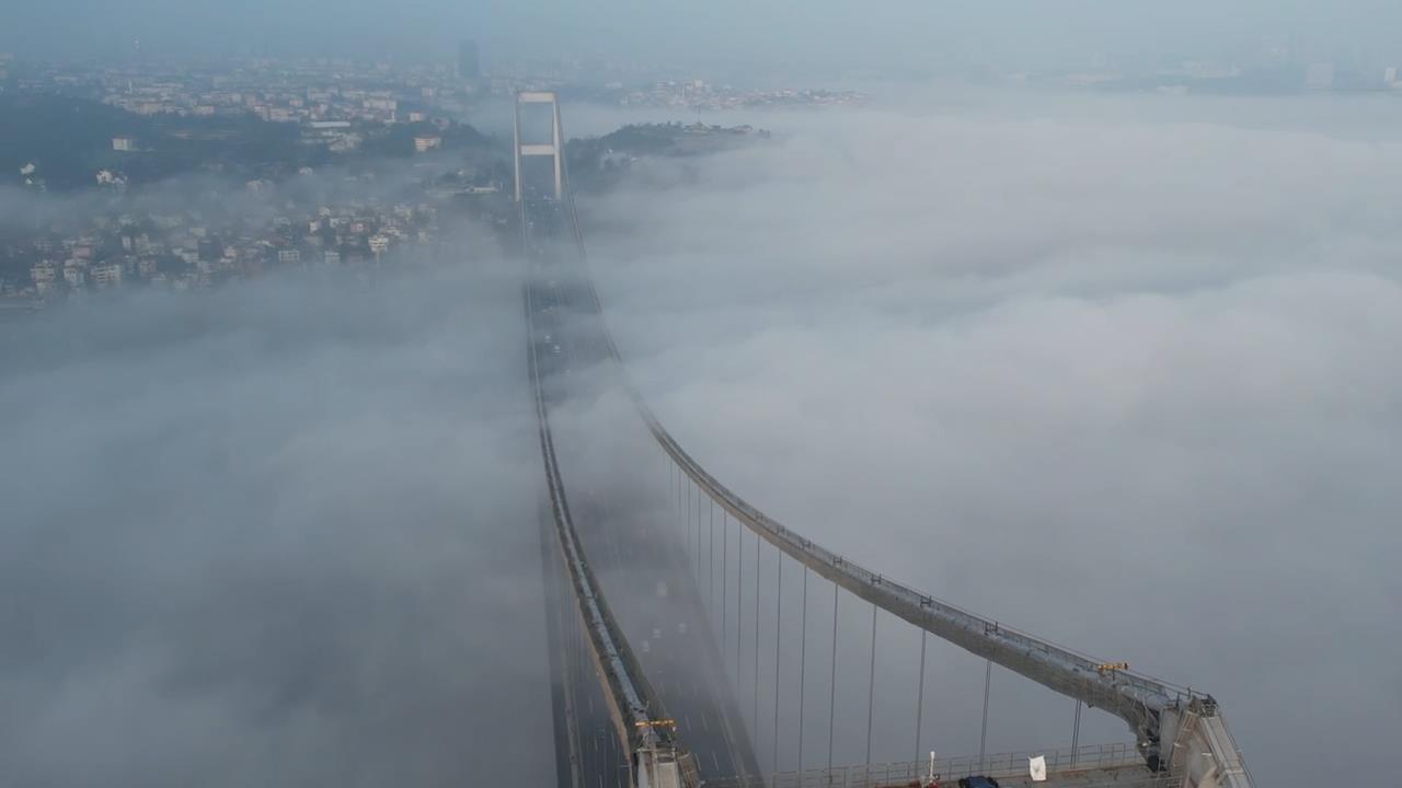 İstanbul'da sis: Boğazda gemi trafiği durdu
