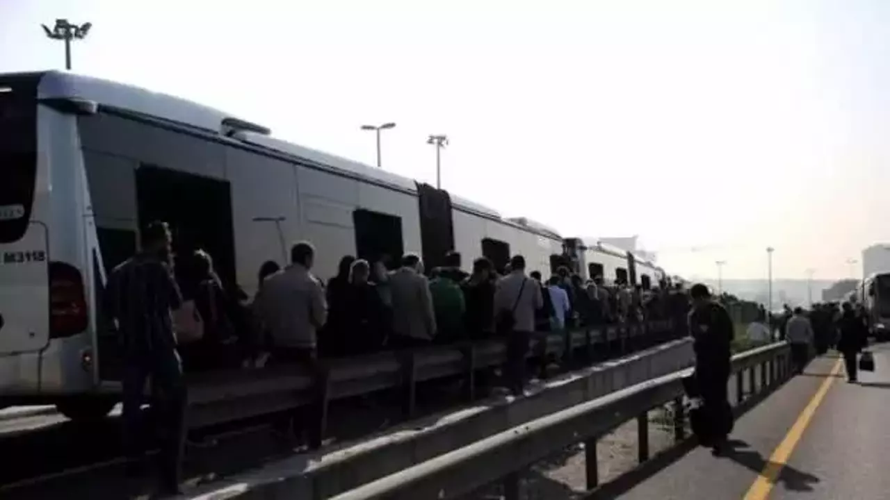 15 Temmuz Şehitler Köprüsü'nde metrobüs arızası