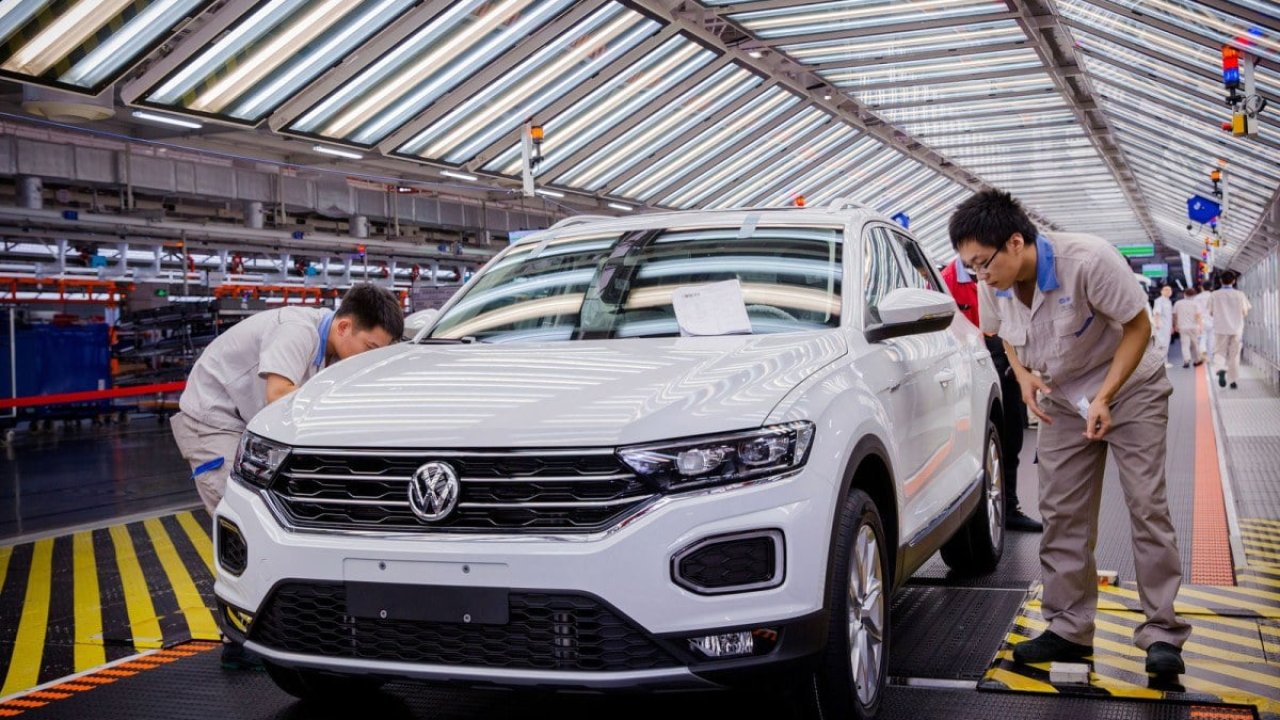 Volkswagen Çin'de kan kaybetmeye devam ediyor