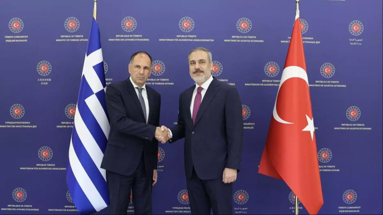 Türkiye ve Yunanistan Dışişleri bakanları Londra'da bir araya geldi