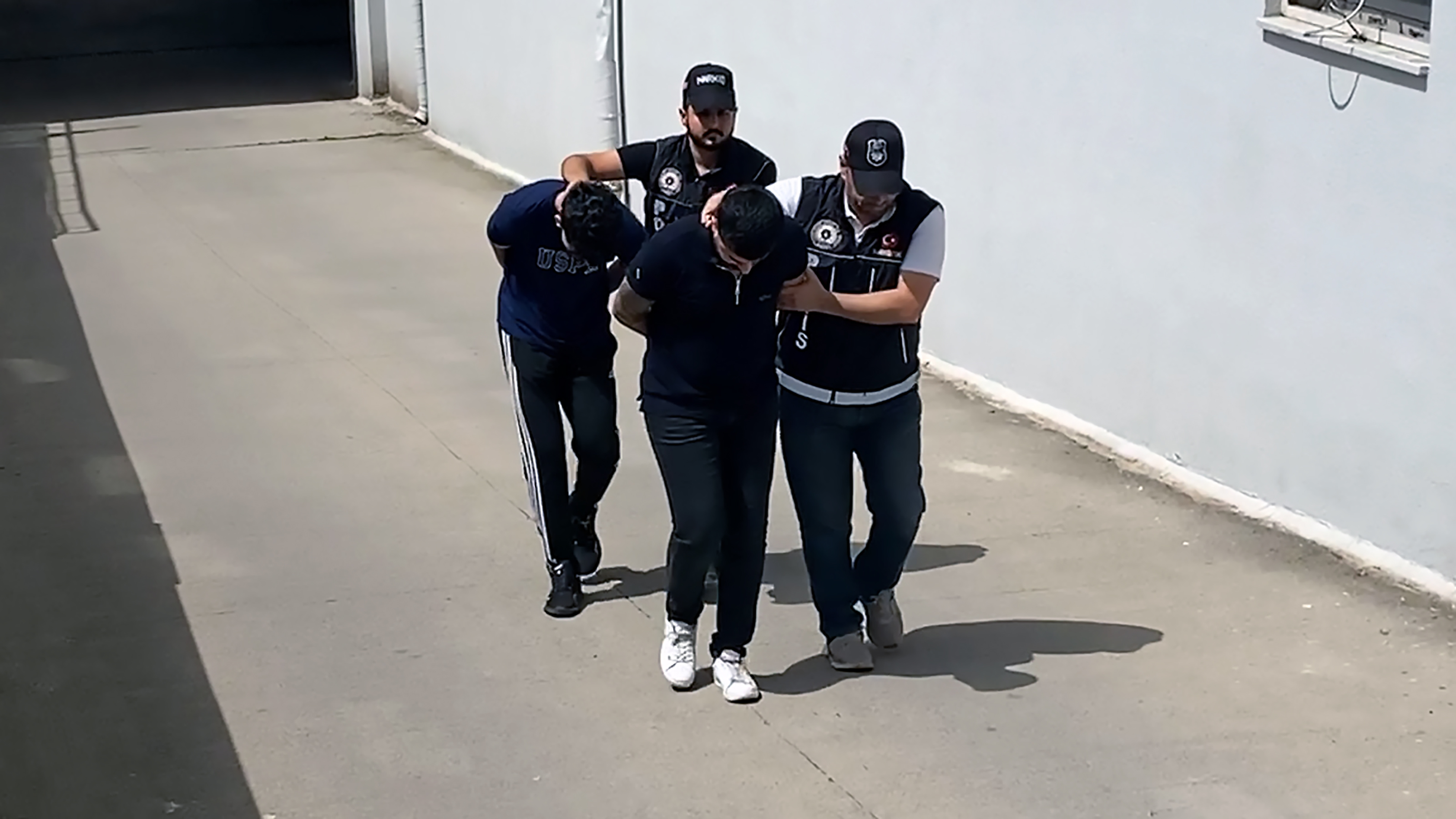 Adana’da ‘torbacı’ operasyonunda 3 tutuklama