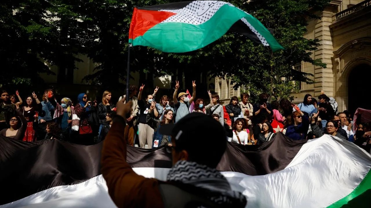 Sorbonne Üniversitesi'nde Gazze'ye destek eylemi: 'Özgür Filistin'