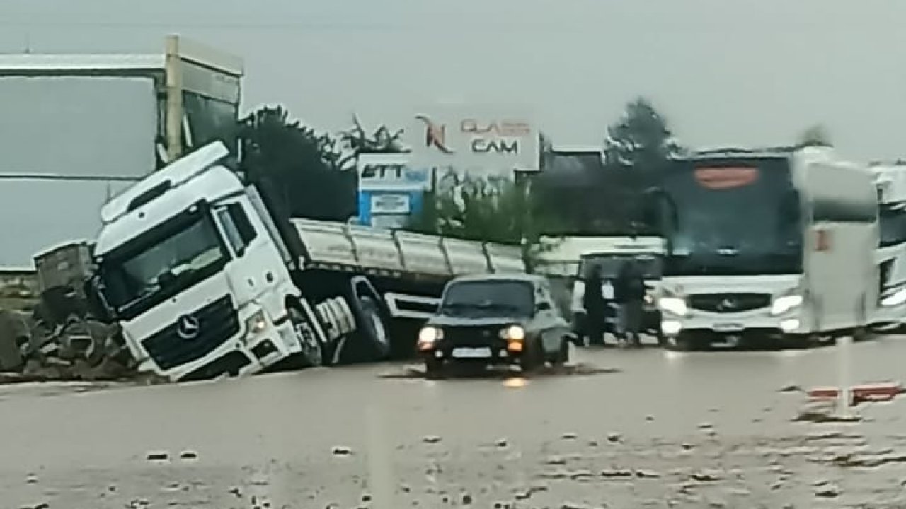 Aksaray kara yolu sel nedeniyle trafiğe kapandı