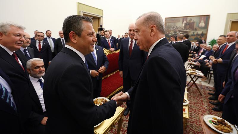 Cumhurbaşkanı Erdoğan CHP Lideri Özel ile görüşüyor