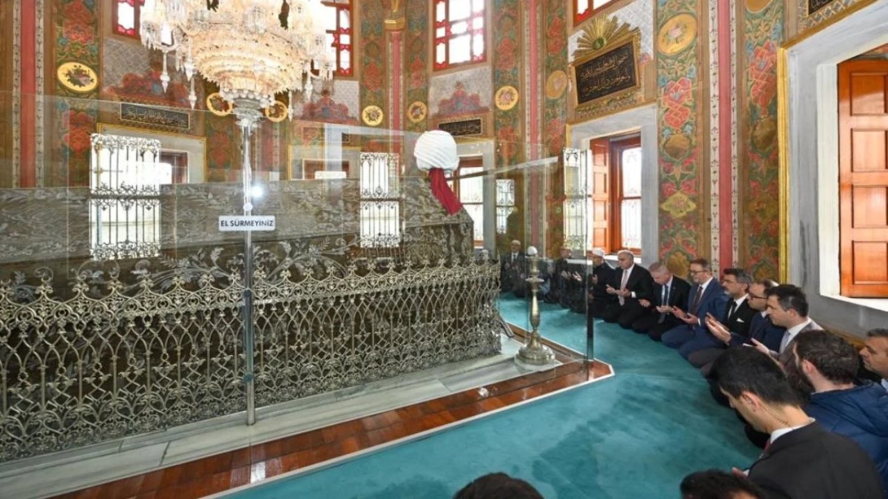 Fatih Sultan Mehmet vefatının 543'üncü yılında kabri başında anıldı