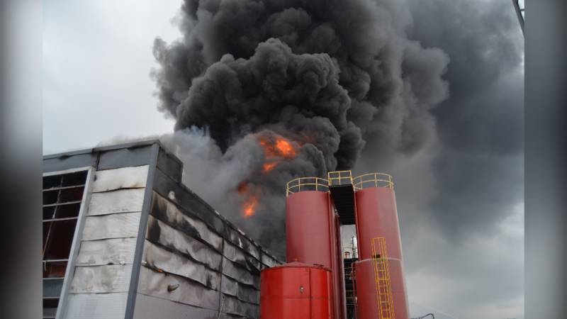 AKSARAY'DA fabrikada yangın 4,5 saatte söndürüldü