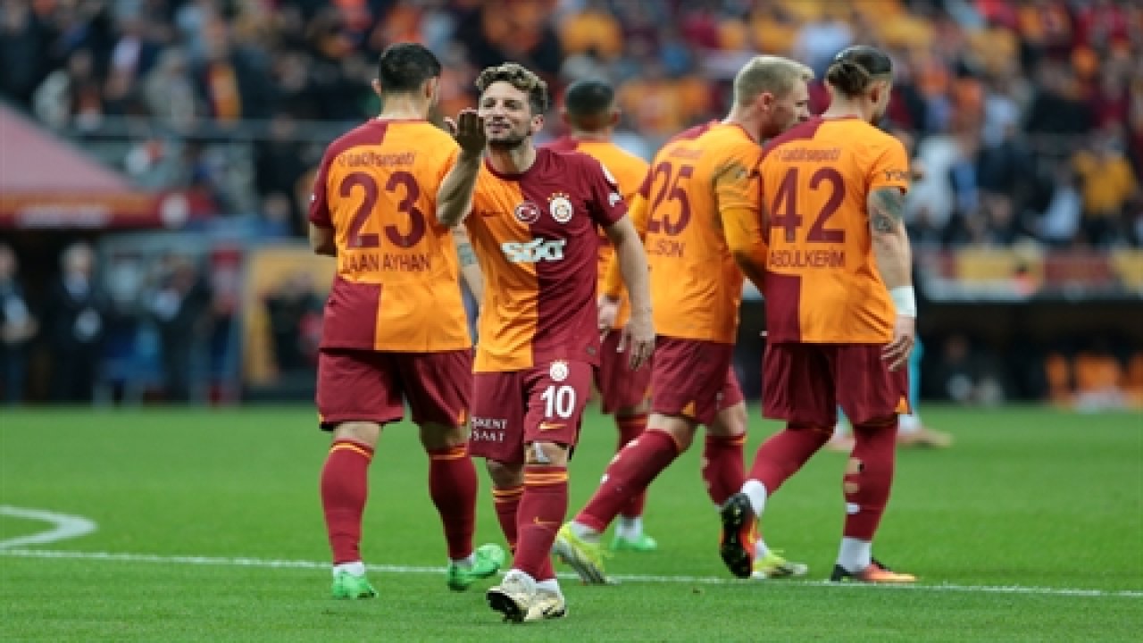 Lider Galatasaray, Sivasspor'u farklı mağlup etti