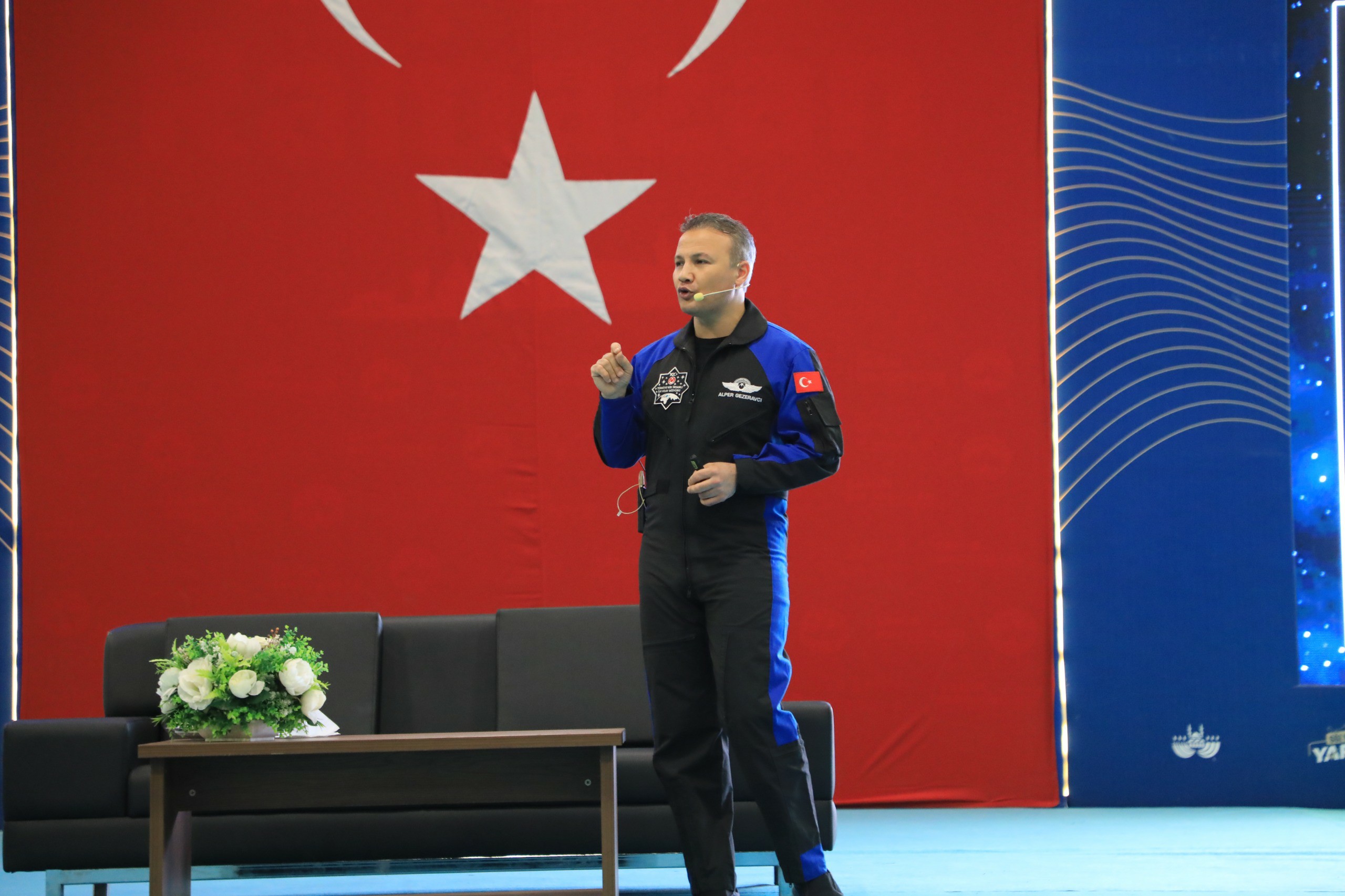 İlk Türk astronot Gezeravcı, Elazığ’da öğrencilerle buluştu