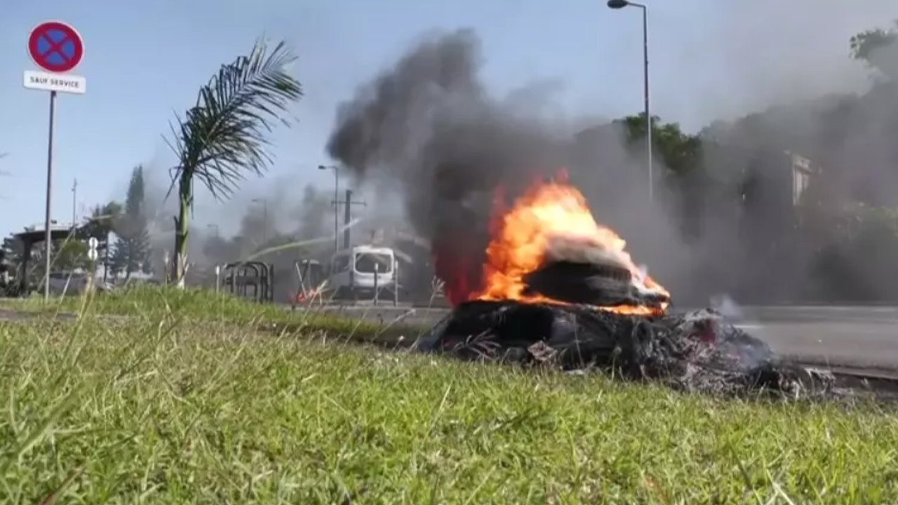 Arabalar yakıldı, AVM'ler yağmalandı... Fransa protestosu!