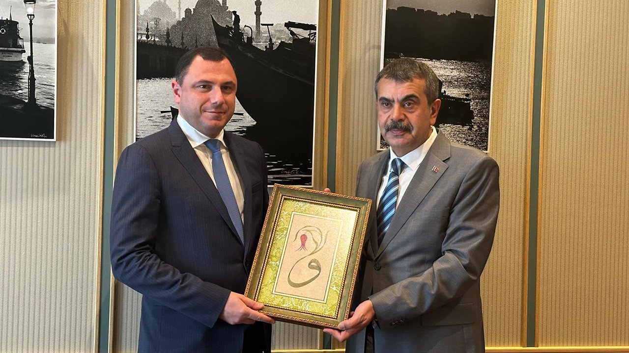 Bakan Tekin, Gürcistan Eğitim Bakanı Amilakhvari ile bir araya geldi