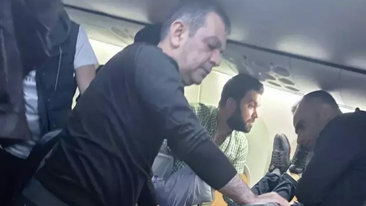 Uçakta kalbi duran yolcuya AK Parti'li vekilden müdahale