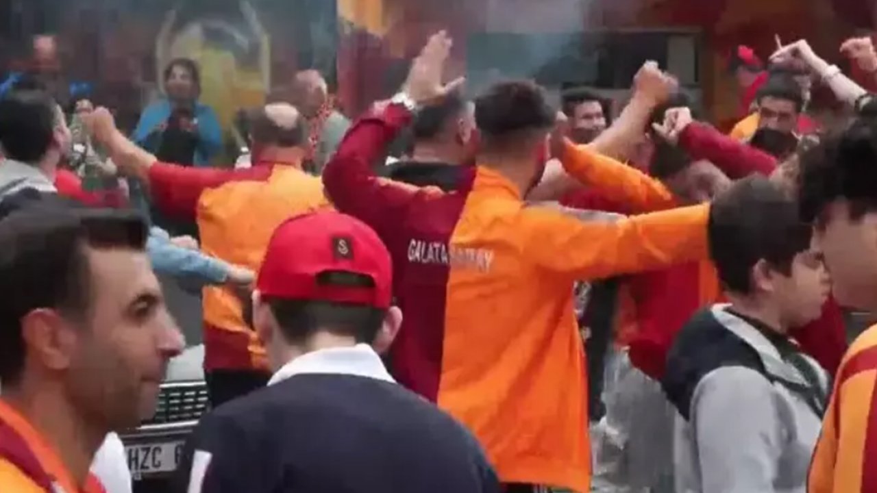 Galatasaray taraftarları Florya'da toplandı