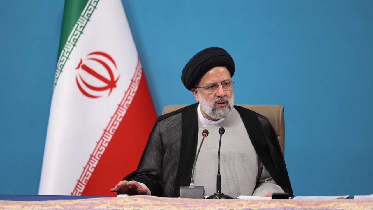 Son dakika.... İran lideri Reisi'yi taşıyan helikopter kaza yaptı