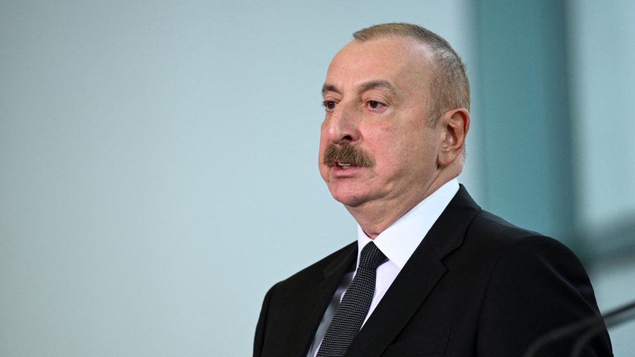 Aliyev, İran'ın Bakü Büyükelçiliğine taziye ziyaretinde bulundu