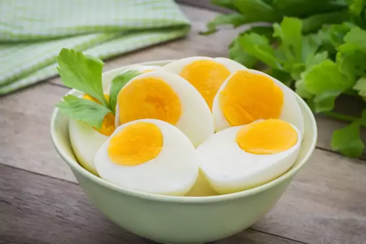 Eğer yumurtayı böyle yerseniz 1 saatte hastanelik olabilirsiniz! Sakın o hataya düşmeyin