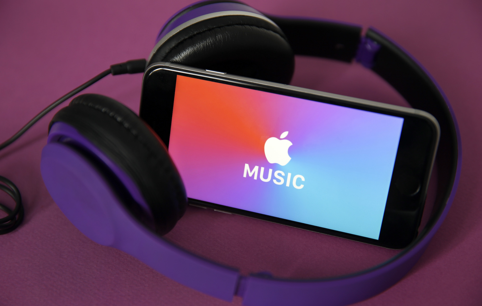 apple-music-phone-headphones.jpg