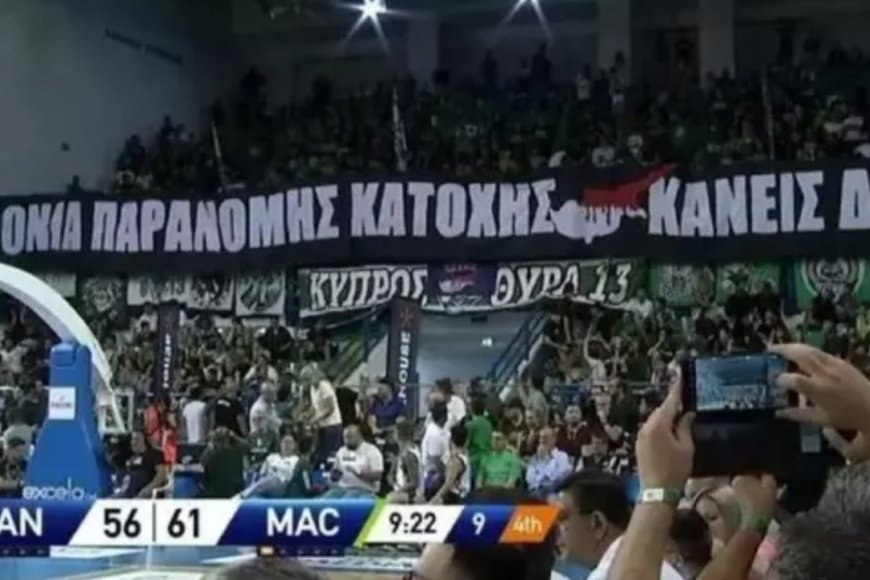 Ergin Ataman'ı delirtti! Maçta skandal pankart!