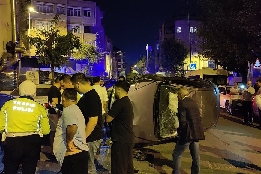 İstanbul- Gaziosmanpaşa'da kontrolden çıkan otomobil, park halindeki 6 araca çarpıp yan yattı