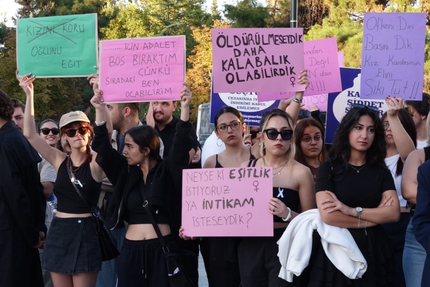 BURDUR Üniversitelilerden kadına şiddet protestosu