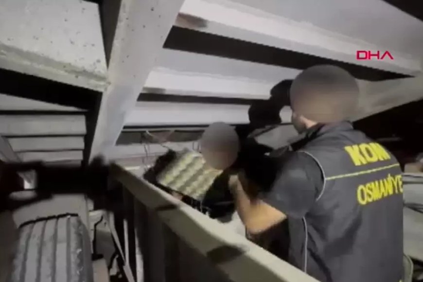 Kamyon kasasındaki gizli bölmeden 9 bin 200 paket kaçak sigara çıktı