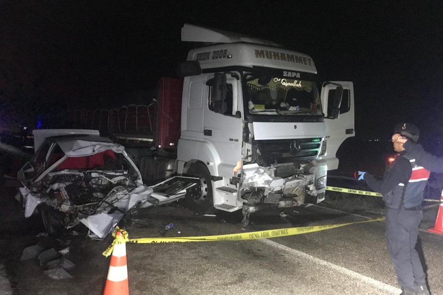 Tır'la çarpışan otomobilin sürücüsü öldü