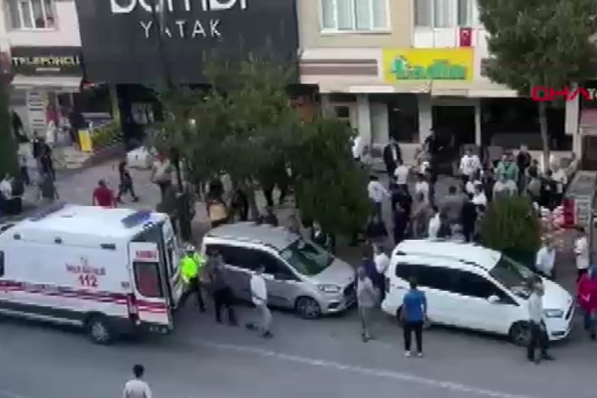 Otomobille ayağını ezdiği çocuğun yakınları tarafından bıçaklanarak öldürüldü