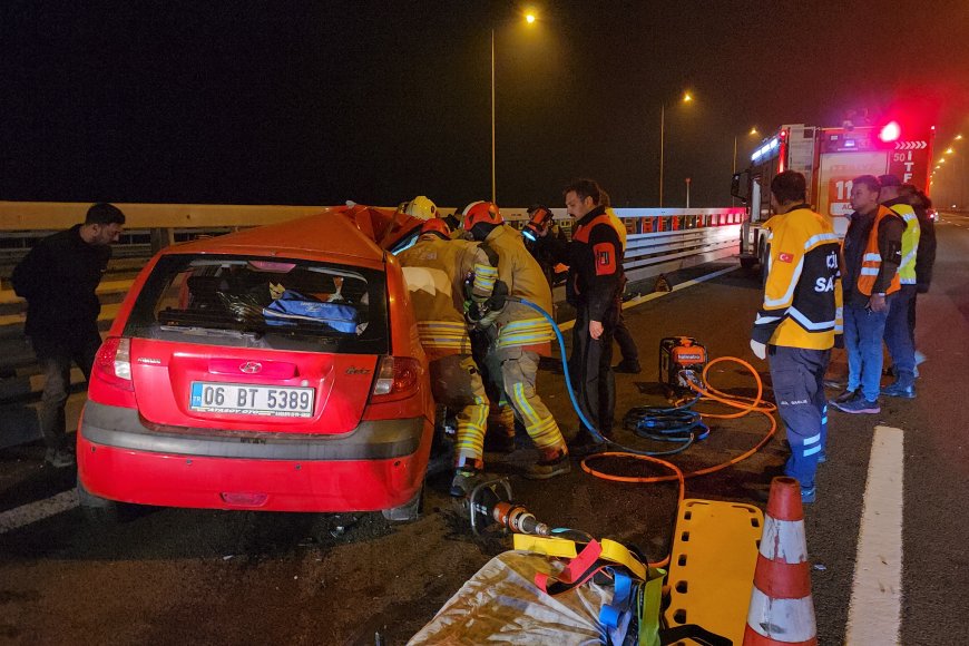 Anadolu Otoyolunda otomobil, TIR’a çarptı: 4 yaralı