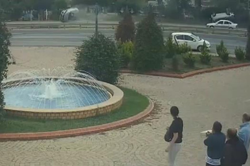 İstanbul-Silivri'de iki otomobilin çarpıştığı anlar kamerada