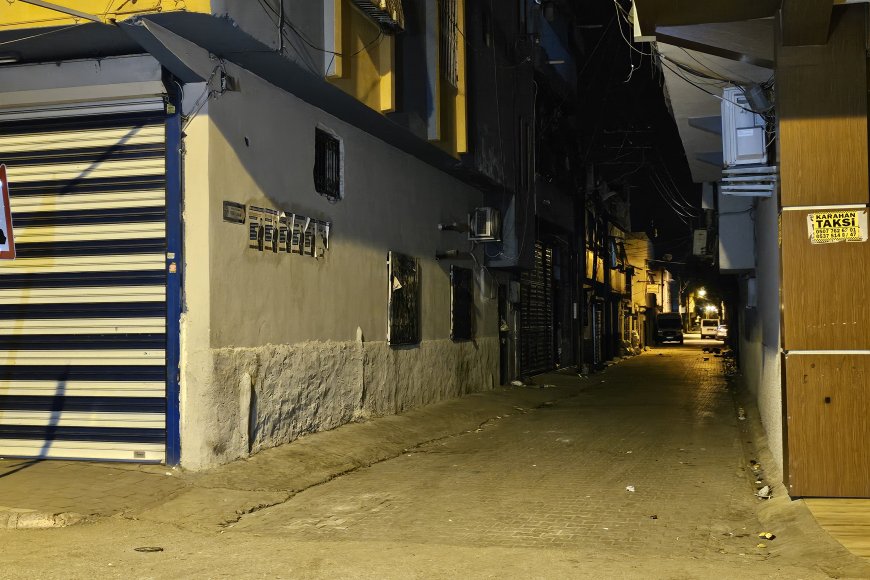 Eşini ve kayınpederini tabancayla yaralayıp, gasbettiği motosikletle kaçtı; polisin takibiyle yakalandı
