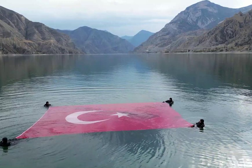 Jandarma SAK timlerinden Cumhuriyet'in 101'inci yıl dönümünde gösteri
